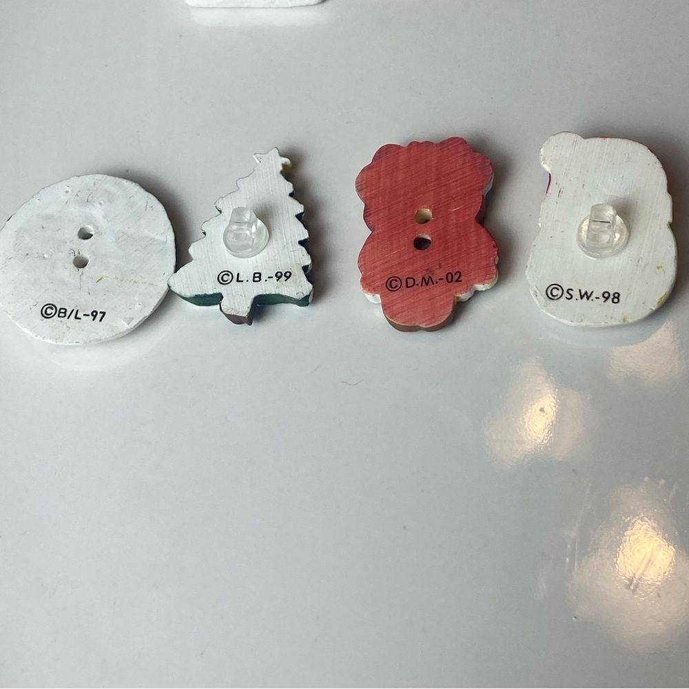 Vintage Novelty Holiday/Animal Themed Buttons - Picture 7 of 10